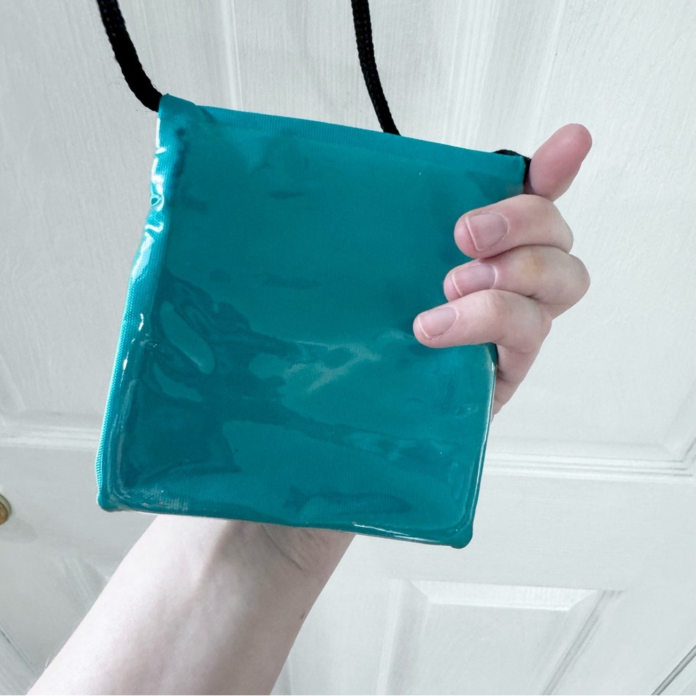 Rare NWOT Game Stop Employee Exclusive Nintendo Teal Blue Mini Bag on Lanyard - Picture 3 of 3